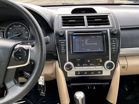 Used 2012 Toyota Camry LE image 6