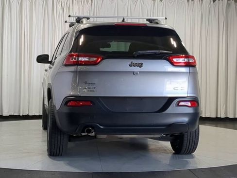 Used 2016 Jeep Cherokee Latitude w/ Comfort/Convenience Group AWD/4WD image 9