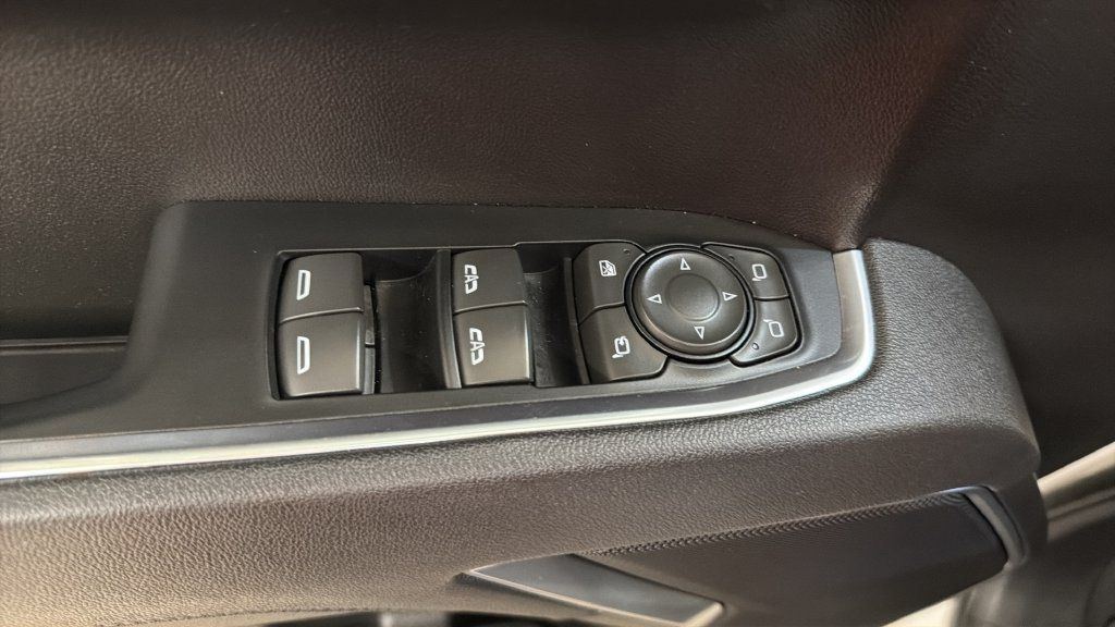 Used 2025 GMC Sierra 1500 SLT AWD/4WD image 15