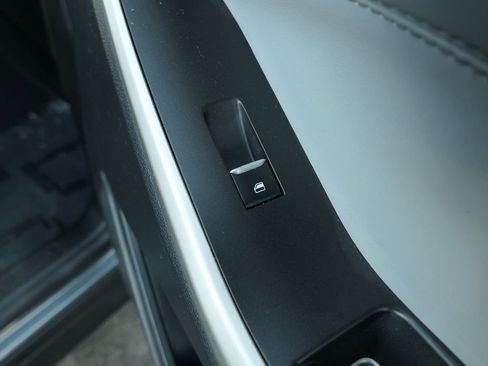 Used 2022 Ford Explorer XLT w/ Equipment Group 202A image 27