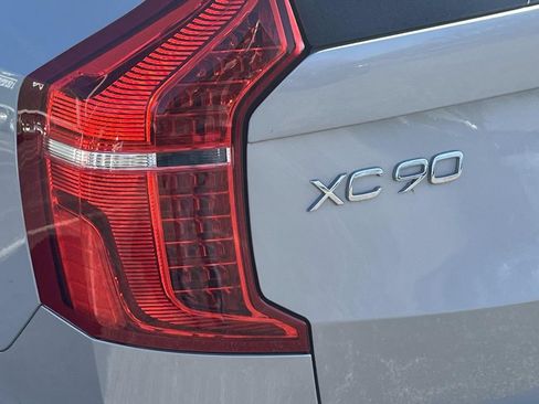 Used 2024 Volvo XC90 B5 Plus image 10