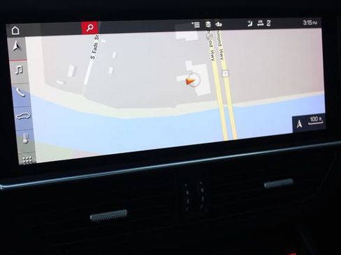 Used 2021 Porsche Cayenne GTS w/ Premium Package image 21