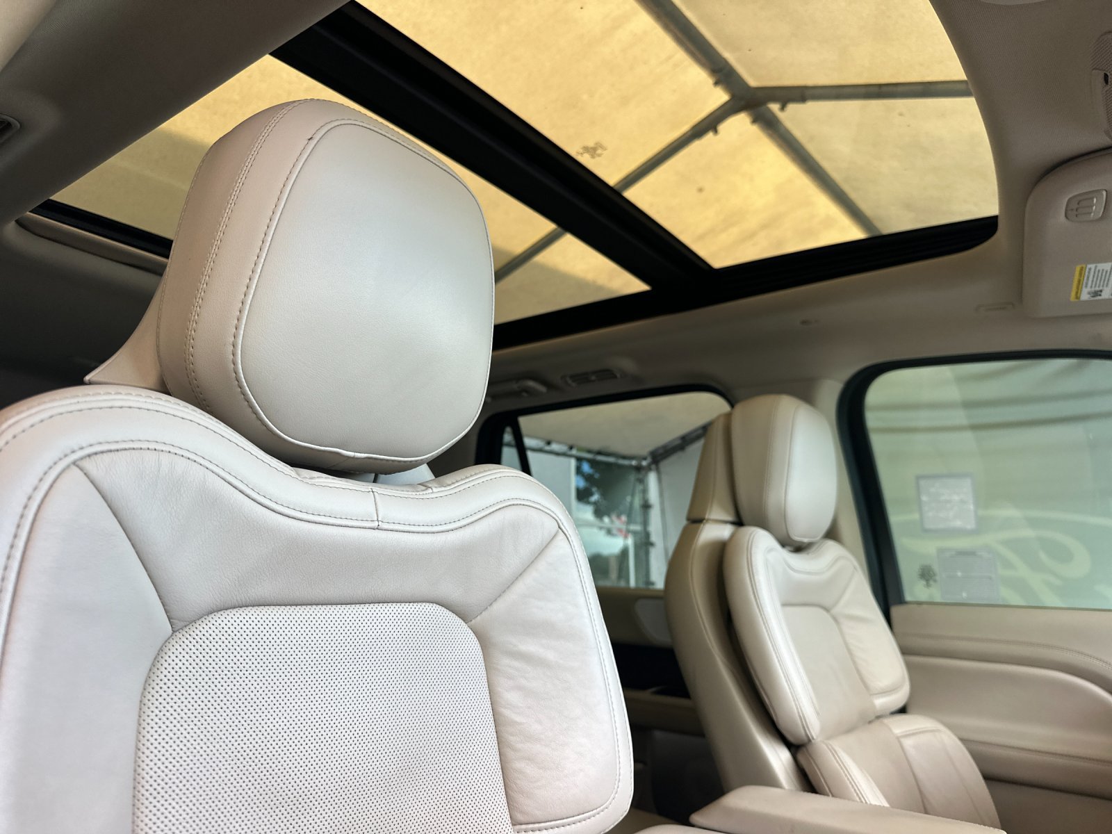 Certified 2021 Lincoln Navigator Reserve w/ Luxury Package AWD/4WD image 17