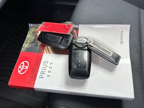 Used 2025 Toyota Prius LE image 11
