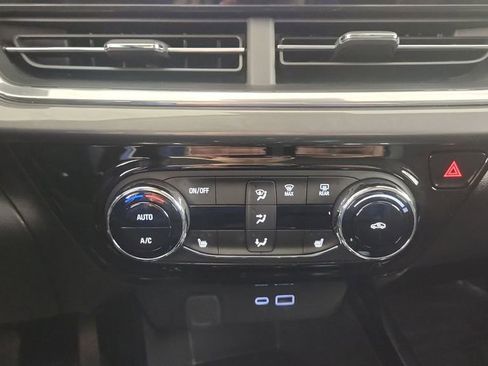 Used 2025 Chevrolet Trax ACTIV image 16