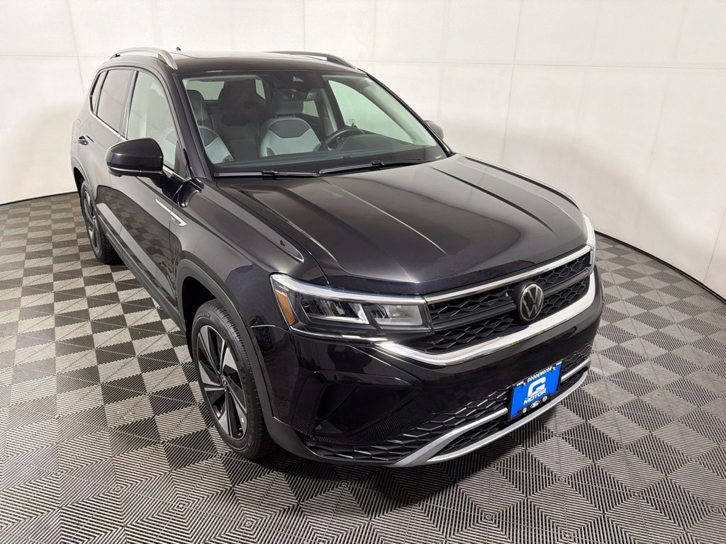 Certified 2024 Volkswagen Taos SE w/ Panoramic Sunroof Package AWD/4WD image 1
