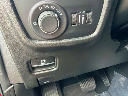 Used 2025 Jeep Grand Cherokee L Altitude AWD/4WD image 32