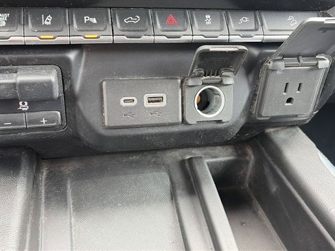 Used 2023 GMC Sierra 3500 Denali AWD/4WD image 14