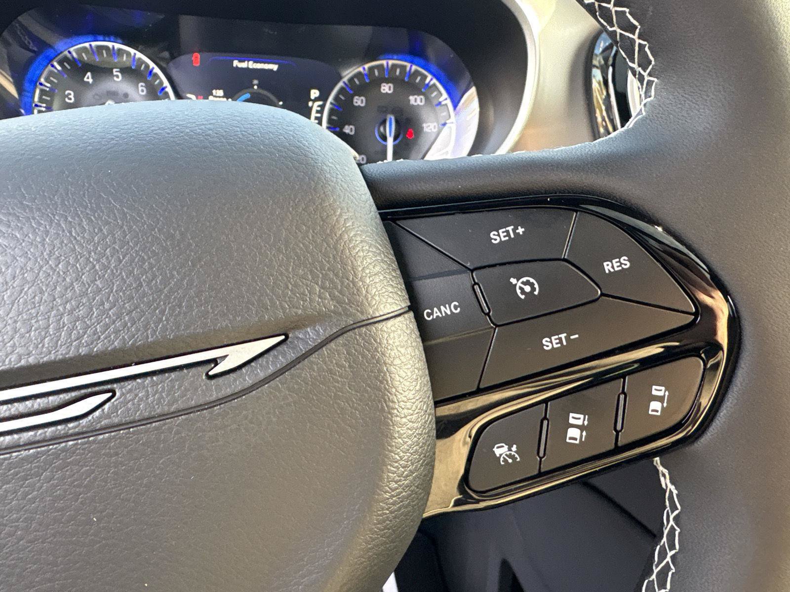 New 2027 Chrysler Pacifica Limited AWD/4WD image 19