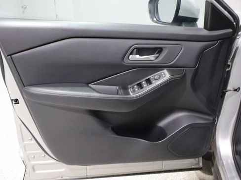 Used 2024 Nissan Rogue SV FWD image 13