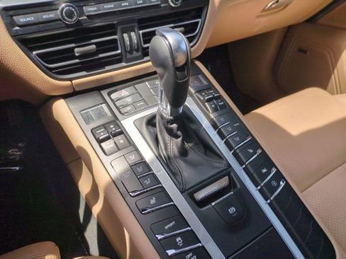 Used 2021 Porsche Macan AWD/4WD image 24
