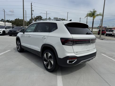 New 2025 Volkswagen Taos SE image 5
