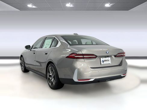 New 2026 BMW 530i RWD image 3