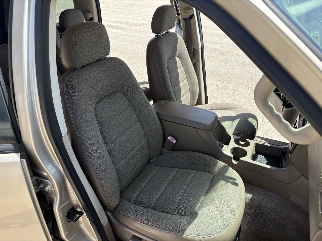 Used 2004 Ford Explorer XLS RWD image 32