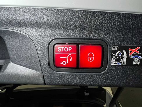 Used 2025 Mercedes-Benz GLE 350 4MATIC image 18