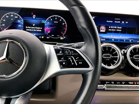 Used 2025 Mercedes-Benz GLB 250 image 22