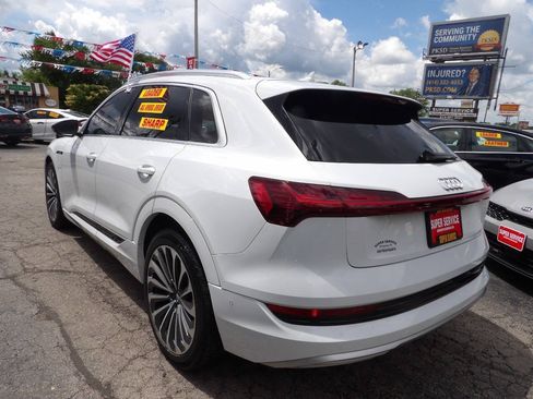 Used 2019 Audi e-tron Prestige w/ Prestige Package AWD/4WD image 6