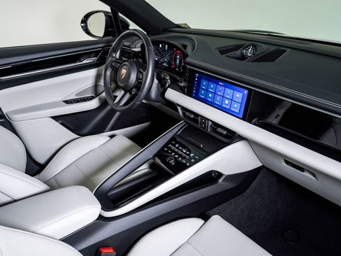 Certified 2025 Porsche Macan 4S Electric AWD/4WD image 14