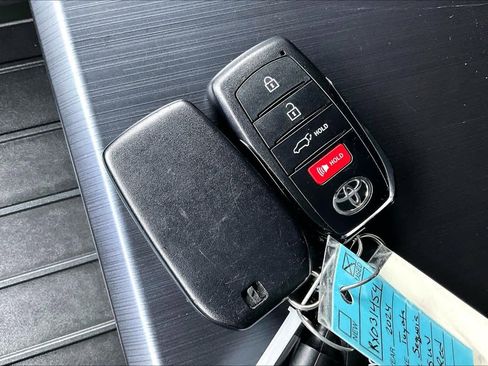 Certified 2024 Toyota Sequoia Platinum image 11