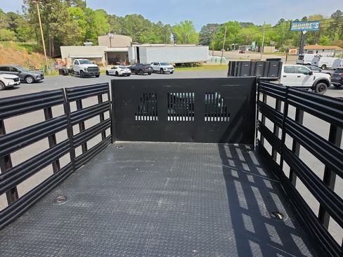 Used 2016 Ford F550 2WD Crew Cab Super Duty image 33