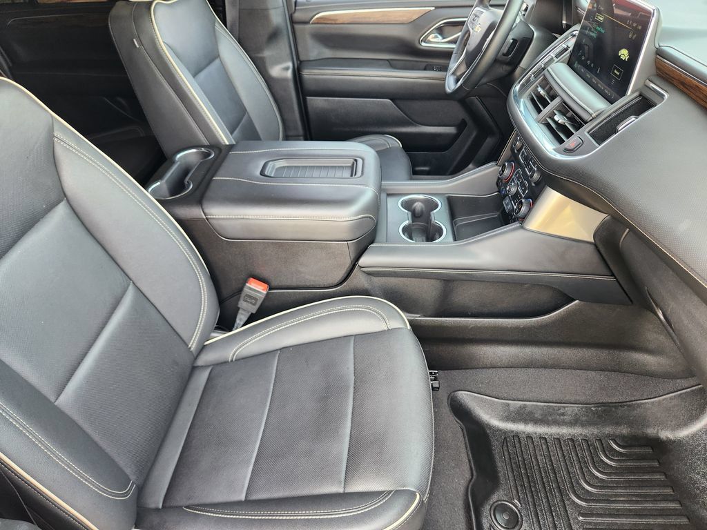 Used 2024 Chevrolet Suburban Premier w/ Premium Package RWD image 14