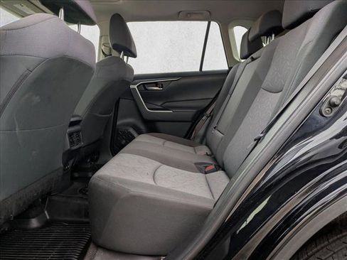 Used 2020 Toyota RAV4 XLE image 18