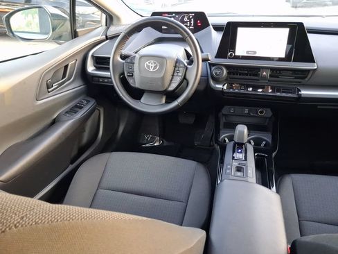 Used 2025 Toyota Prius LE FWD image 10