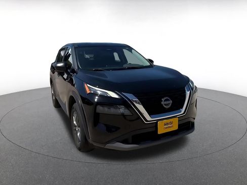 Used 2023 Nissan Rogue S FWD image 3