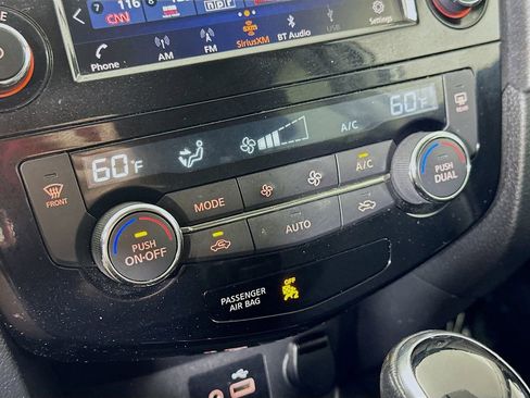 Used 2018 Nissan Rogue SV w/ Premium Package FWD image 27