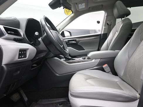 Used 2023 Toyota Highlander Platinum AWD/4WD image 19