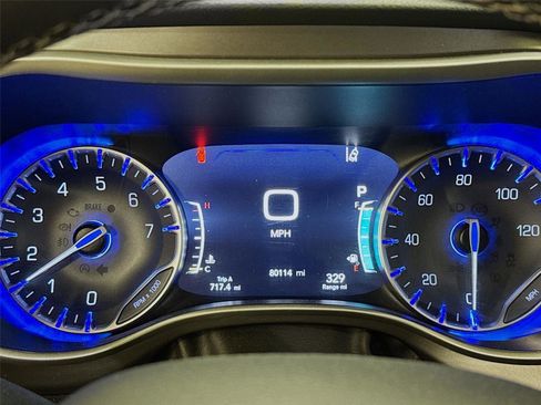 Used 2023 Chrysler Pacifica Touring-L image 12