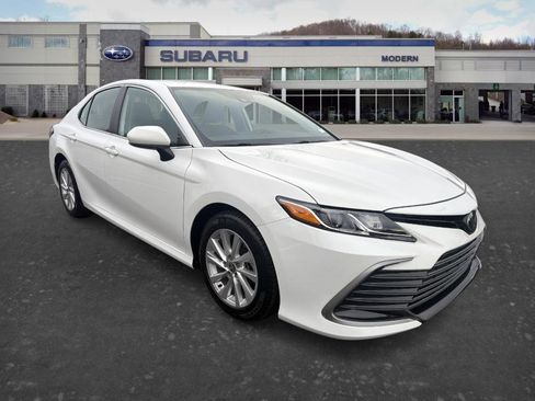 Used 2023 Toyota Camry LE image 3