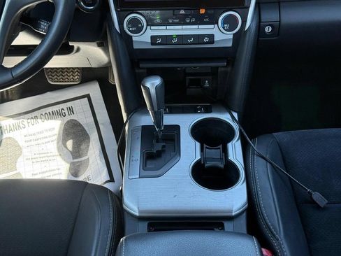 Used 2012 Toyota Camry SE w/ Leather Pkg FWD image 10