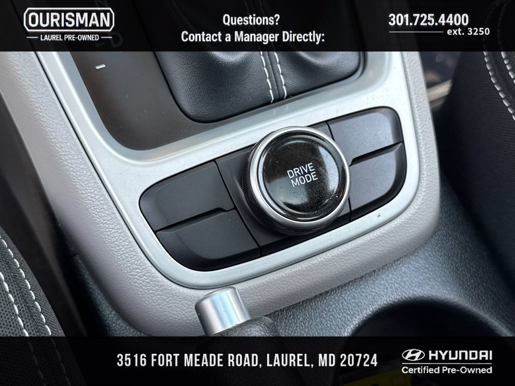 Certified 2024 Hyundai Venue SEL FWD image 25