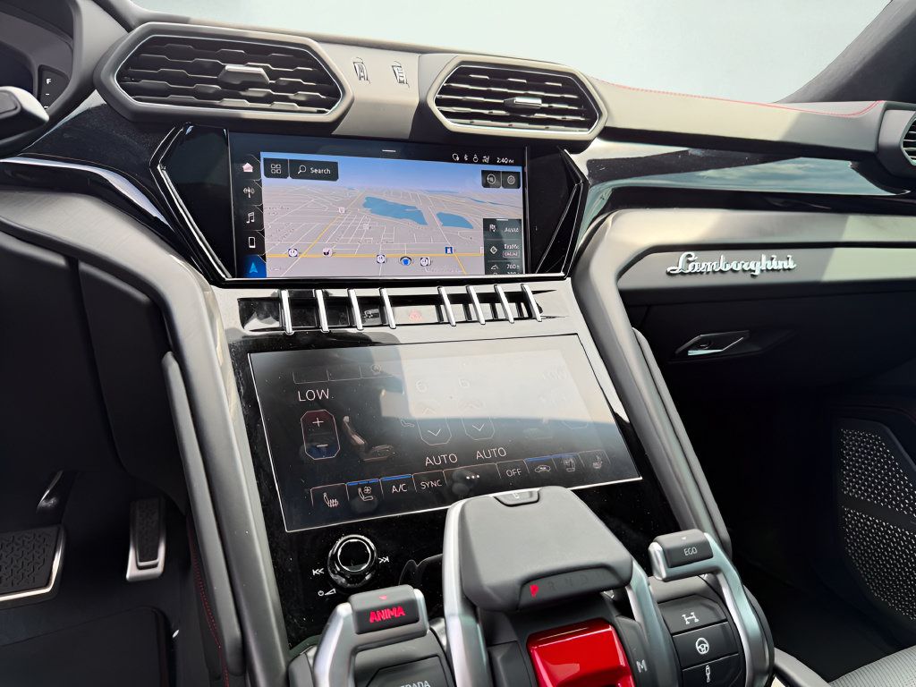 Used 2021 Lamborghini Urus AWD/4WD image 57