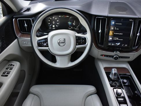 Used 2019 Volvo XC60 T8 Inscription w/ Advanced Package image 12