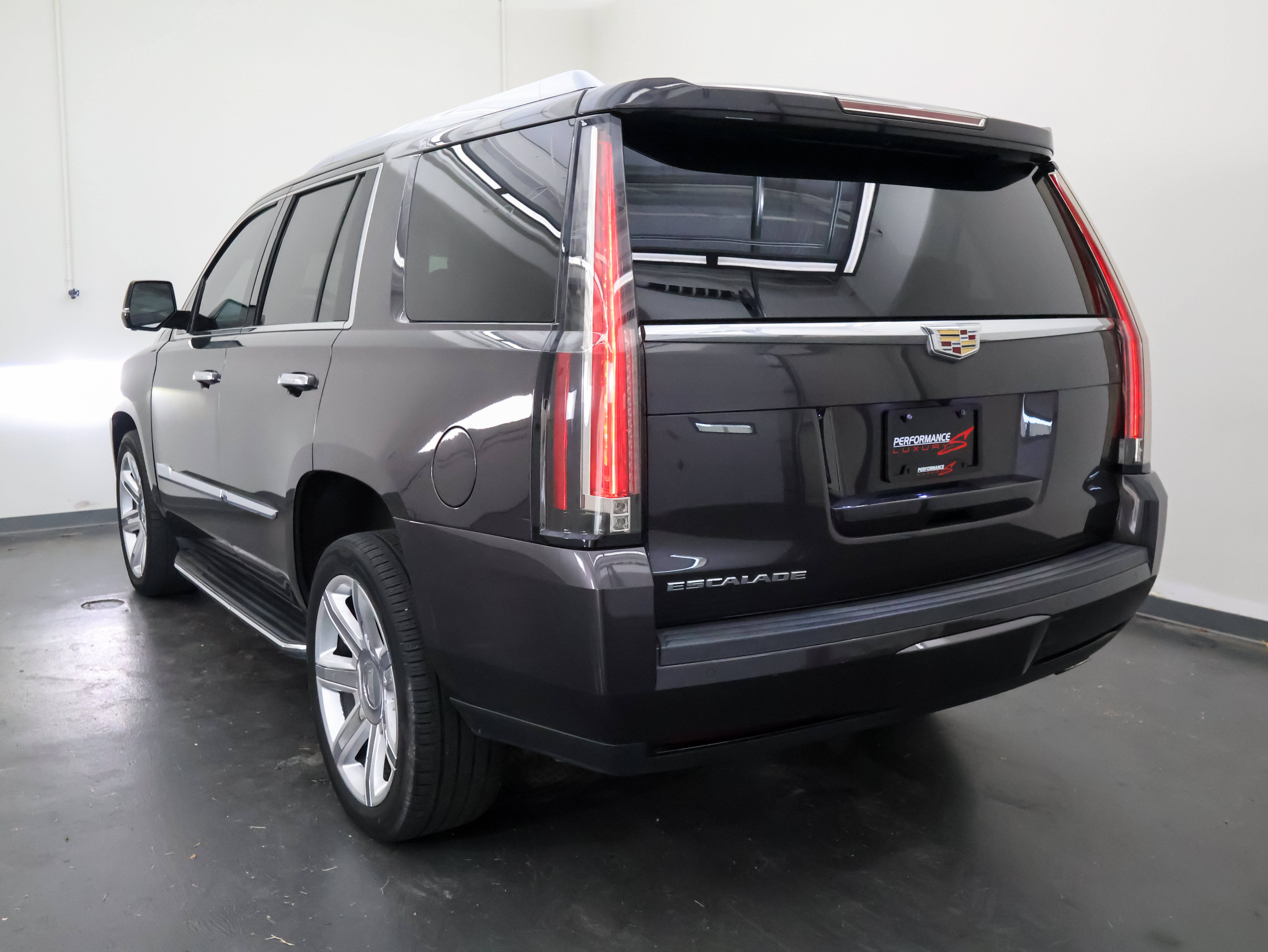 Used 2016 Cadillac Escalade Luxury RWD image 5