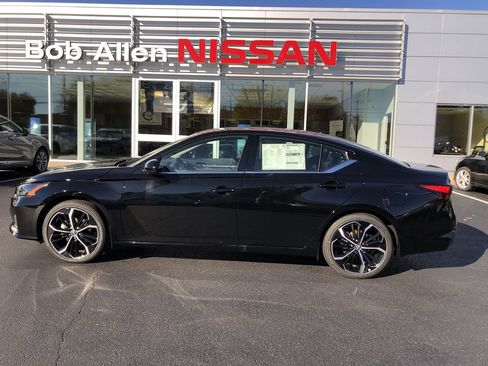 New 2025 Nissan Altima 2.5 SR w/ SR Premium Package image 11