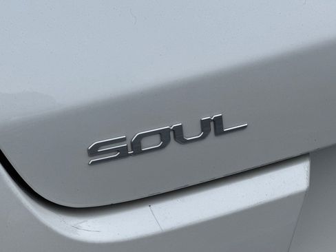 Used 2023 Kia Soul LX w/ LX Technology Package image 30