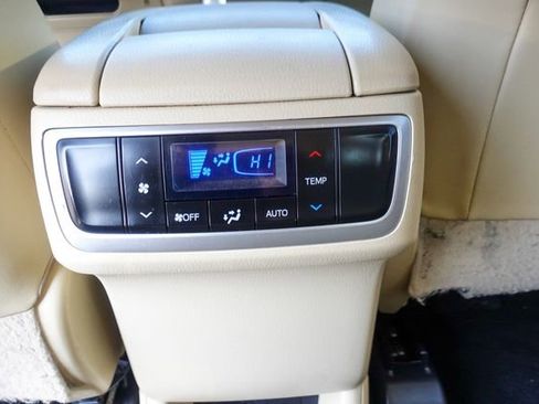 Used 2015 Toyota Highlander XLE image 29