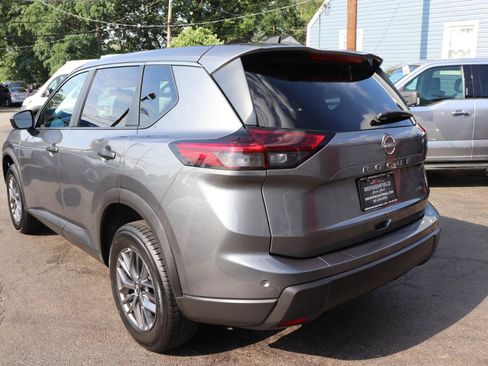 Used 2024 Nissan Rogue S AWD/4WD image 3