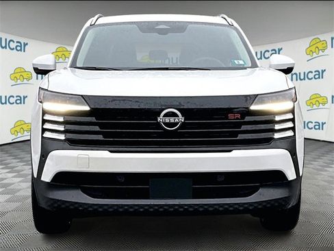 Used 2025 Nissan Kicks SR image 3