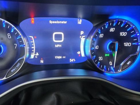 Used 2025 Chrysler Pacifica Select FWD image 11