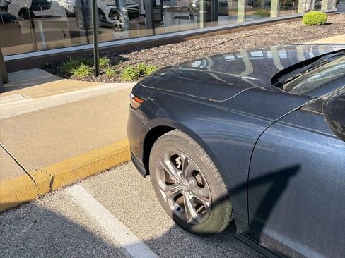 Used 2023 Honda Accord EX image 4