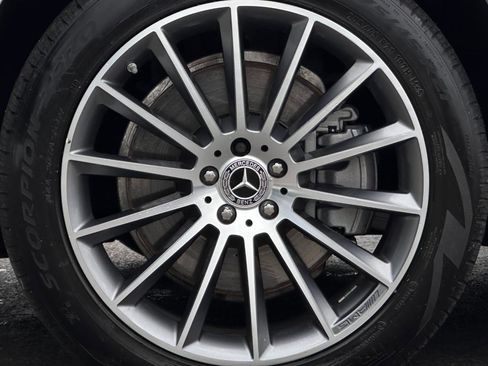 Used 2021 Mercedes-Benz GLE 450 4MATIC w/ AMG Line Exterior image 8