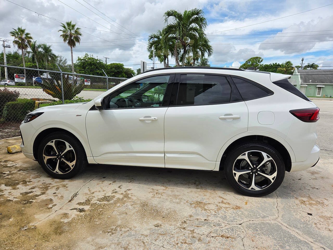 Used 2023 Ford Escape ST-Line Select w/ Tech Pack #2 AWD/4WD image 8