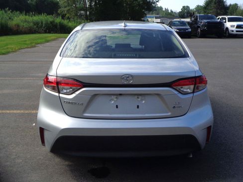 Used 2026 Toyota Corolla LE FWD image 6