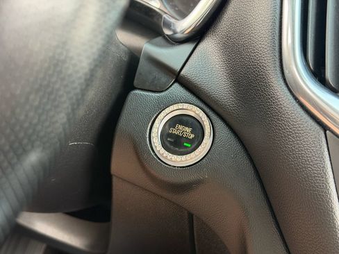 Used 2019 Chevrolet Equinox LT FWD image 21