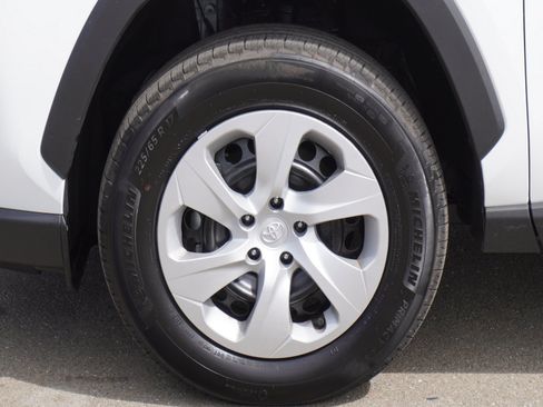 Used 2025 Toyota RAV4 LE AWD/4WD image 7