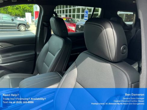 Used 2026 Chevrolet Traverse LT FWD image 12